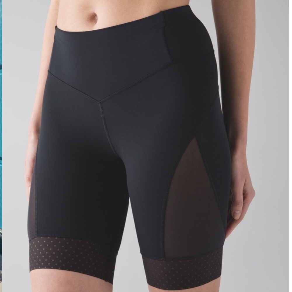 Lululemon Leader of the Pack Short II
Black